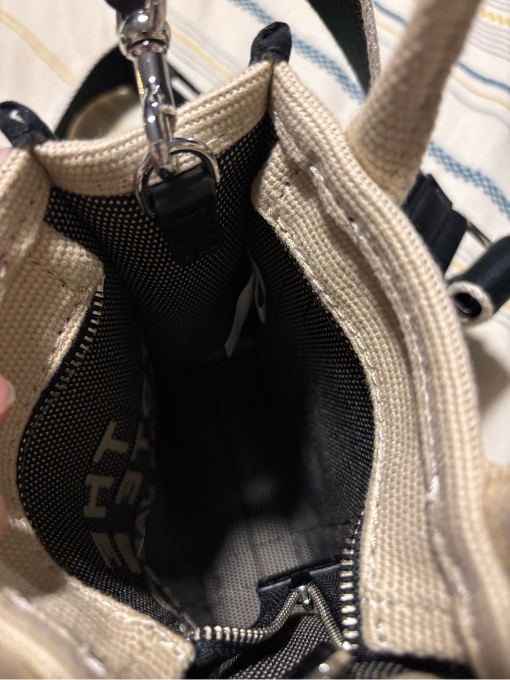 Marc Jacobs The Tote Bag Small Canvas Crossbody in Cream and Black - Picture 4 of 8